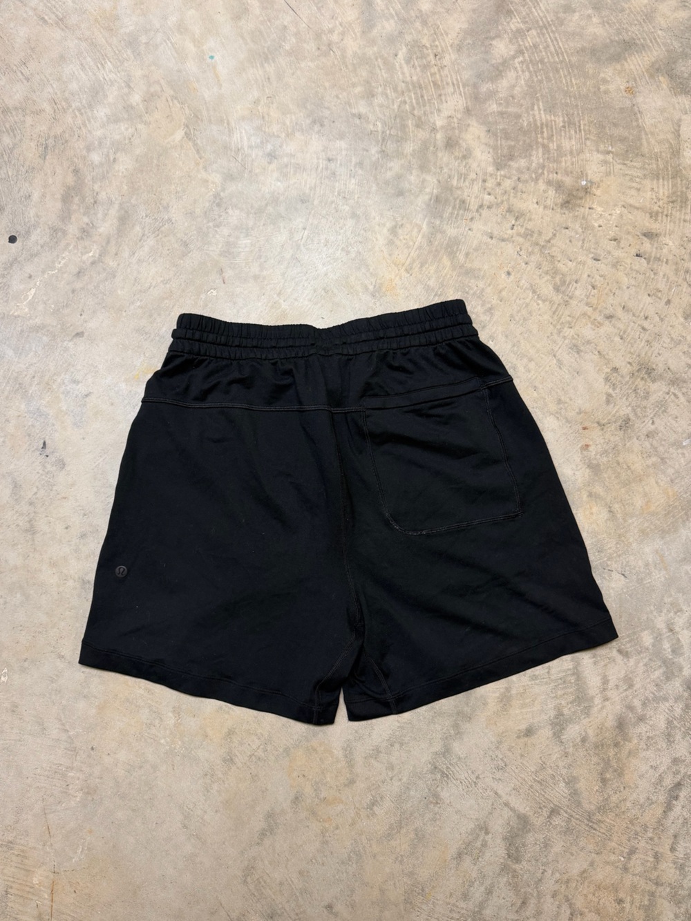 Lululemon men soft jersey 5’ black shorts